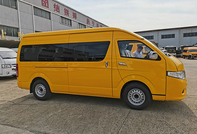 18 Seater Minibus