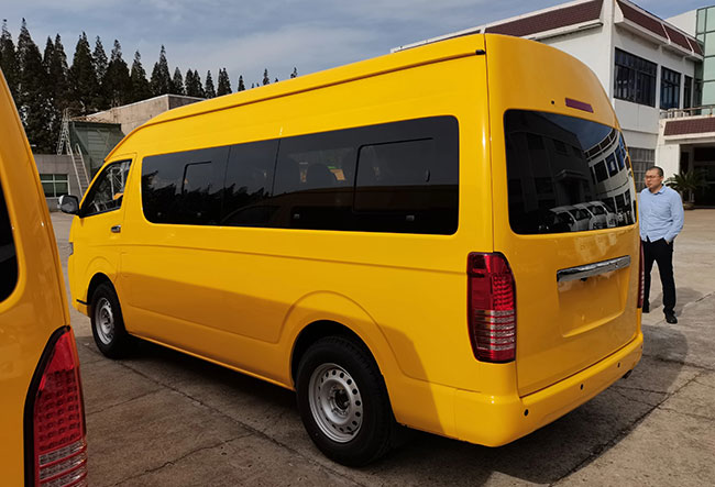 18 Seater Minibus