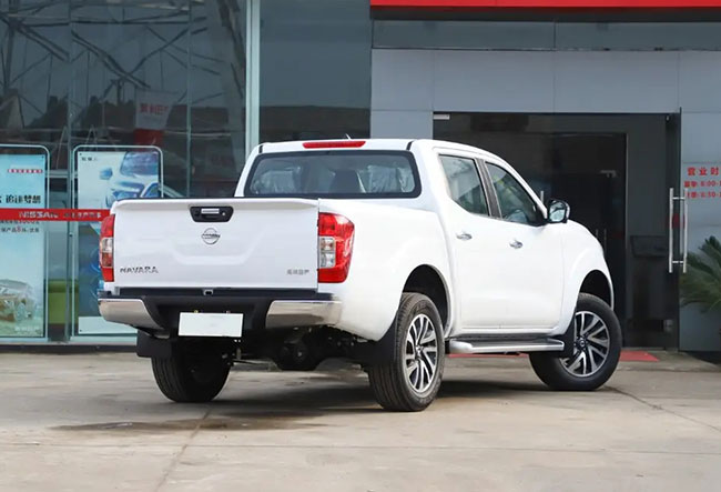 Nissan 4x4 Pickup