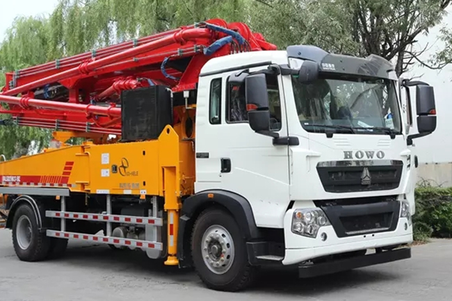 37m HOWO chassis concrete pump truck